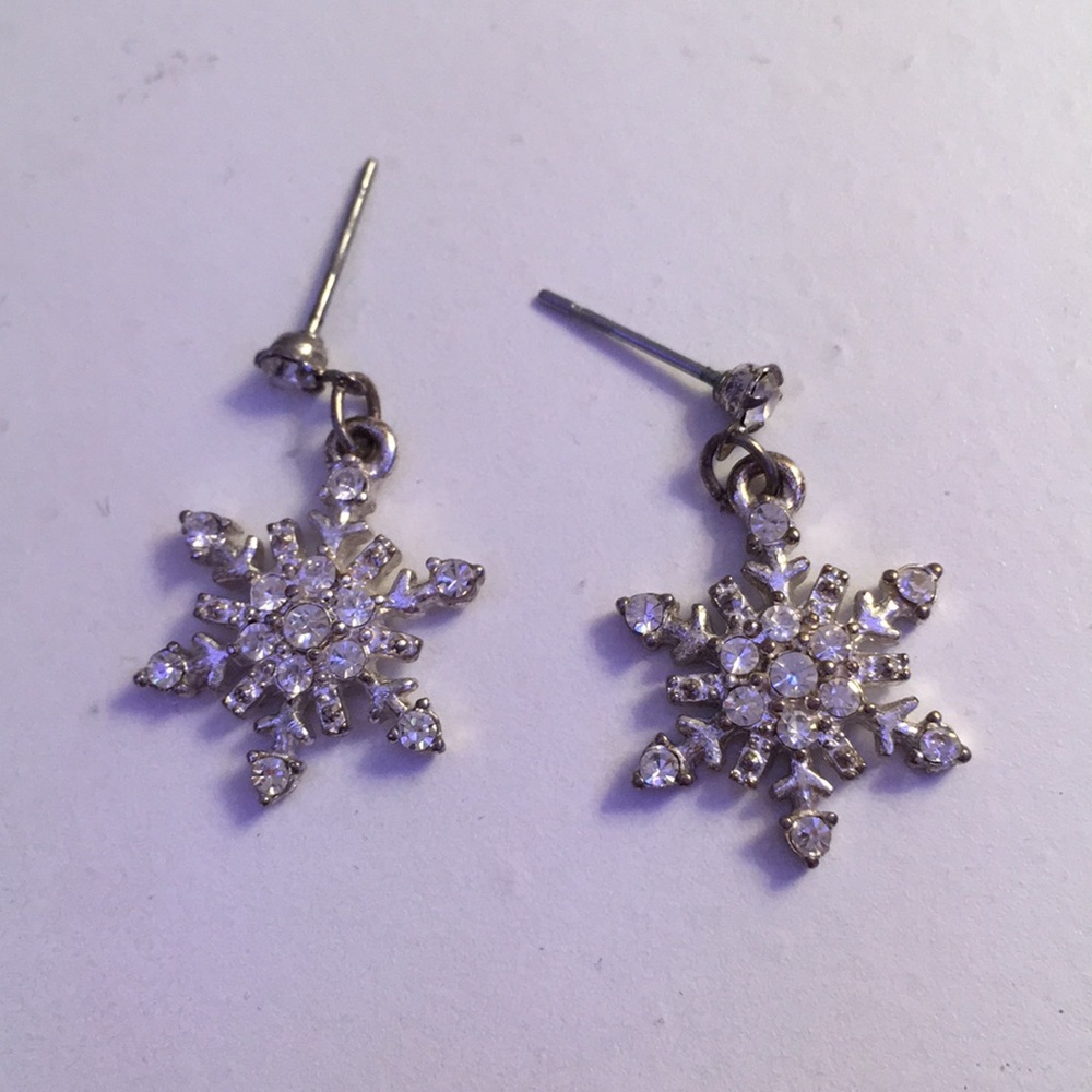 Snowflake earrings
